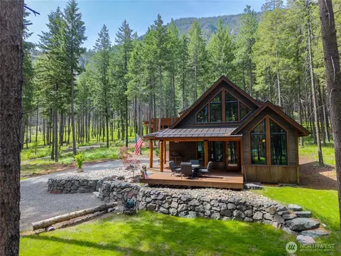 58 Liberty Ln, Winthrop, WA 98862