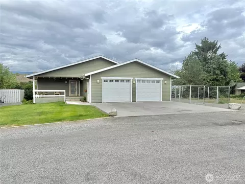 727 Kenwood St, Omak, WA 98841