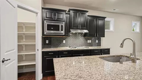 Kitchen - 17321 40th Ave SE, Bothell, WA 98012 photo 5 of 5