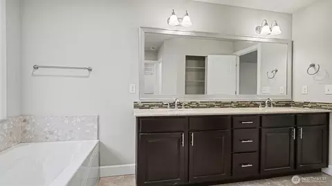 Bath - 17321 40th Ave SE, Bothell, WA 98012 photo 3 of 4