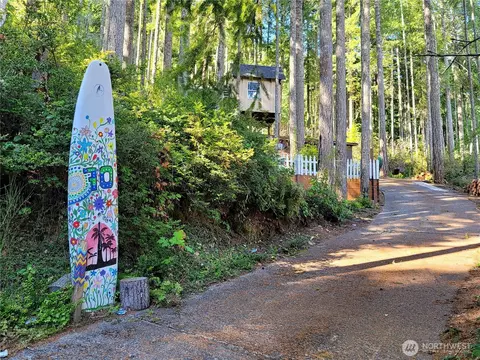 70 N Colony Surf Dr, Lilliwaup, WA 98555