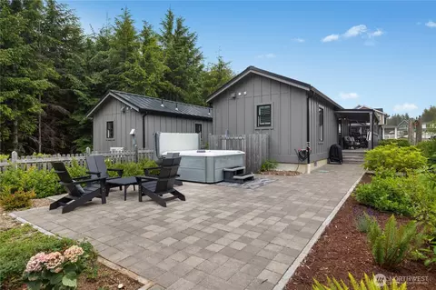 Exterior - 401 E Compass St, Pacific Beach, WA 98571 photo 4 of 6