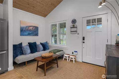 Entry Way - 401 E Compass St, Pacific Beach, WA 98571 photo 1 of 1