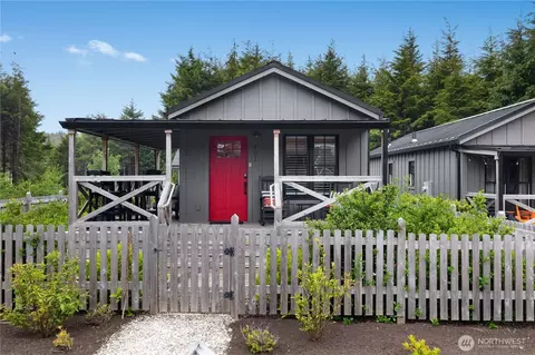 401 E Compass St, Pacific Beach, WA 98571