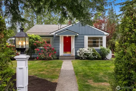 7658 NE 12th St, Medina, WA 98039