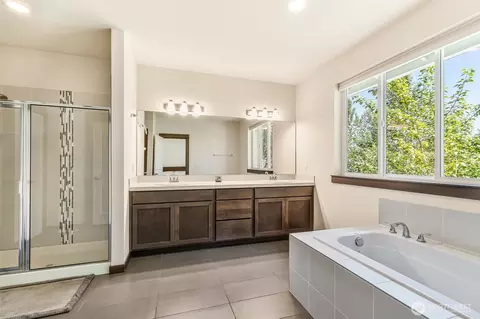 Bath - 17415 3rd Ave SE, Bothell, WA 98012 photo 2 of 5