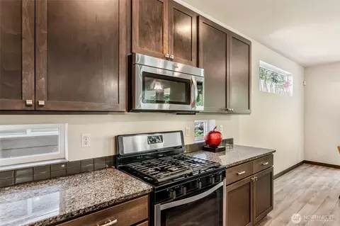 Kitchen - 17415 3rd Ave SE, Bothell, WA 98012 photo 5 of 6