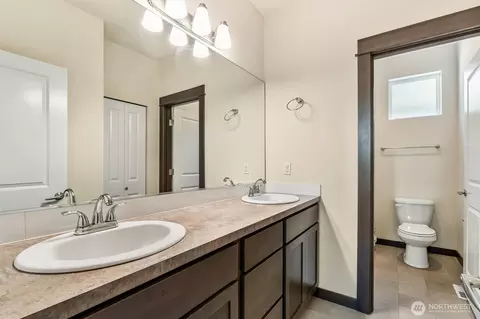 Bath - 17415 3rd Ave SE, Bothell, WA 98012 photo 3 of 5