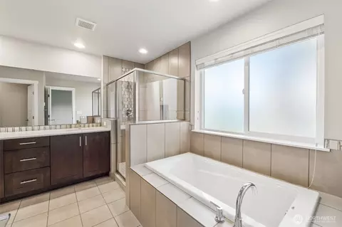 Bath - 1325 Seattle Hill Rd #G5, Bothell, WA 98012 photo 3 of 5
