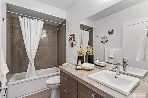 Bath - 230 26th Ave E, Seattle, WA 98112 photo 3 of 3