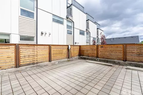 Exterior - 230 26th Ave E, Seattle, WA 98112 photo 5 of 7
