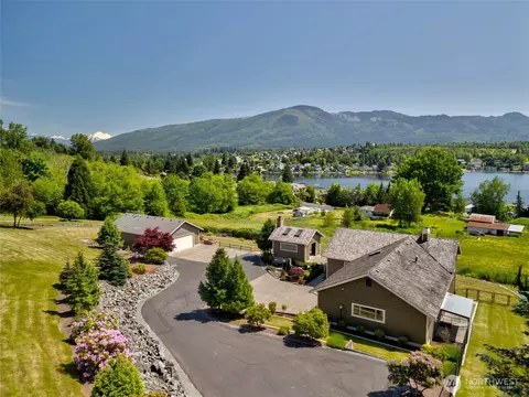 17441 Lake Terrace Pl, Mount Vernon, WA 98274
