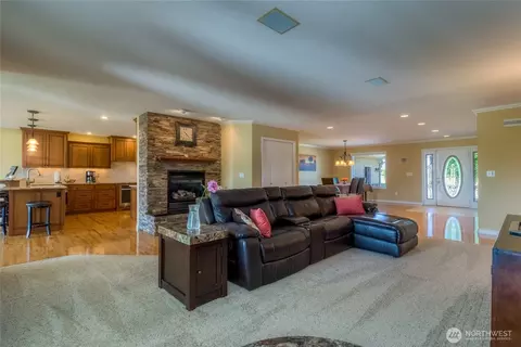 Living - 4673 Larson Rd, Walla Walla, WA 99362 photo 2 of 3