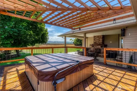 Exterior - 4673 Larson Rd, Walla Walla, WA 99362 photo 4 of 6