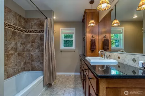 Bath - 4673 Larson Rd, Walla Walla, WA 99362 photo 4 of 5