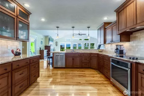 Kitchen - 4673 Larson Rd, Walla Walla, WA 99362 photo 4 of 4