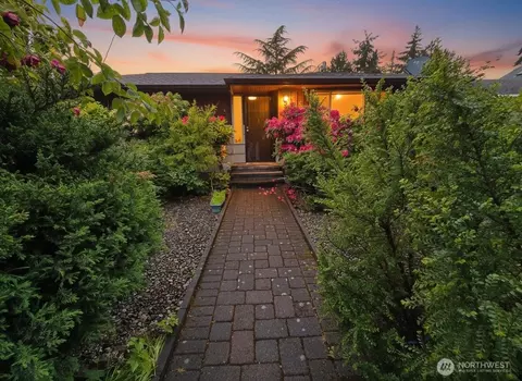 9651 21st Ave SW, Seattle, WA 98106