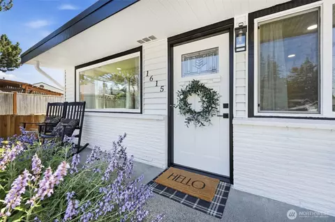 1615 N 196th Pl, Shoreline, WA 98133