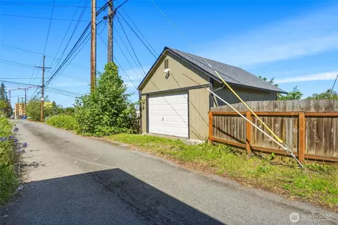 Exterior - 3310 Rucker Ave, Everett, WA 98201 photo 6 of 8