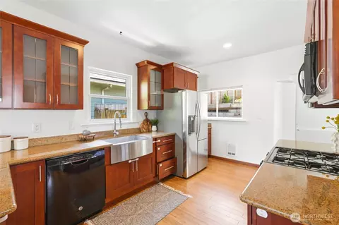 Kitchen - 3310 Rucker Ave, Everett, WA 98201 photo 3 of 5