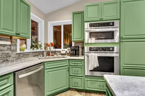 Kitchen - 19214 Patterson Rd E, Orting, WA 98360 photo 2 of 4