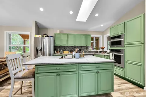 Kitchen - 19214 Patterson Rd E, Orting, WA 98360 photo 4 of 4