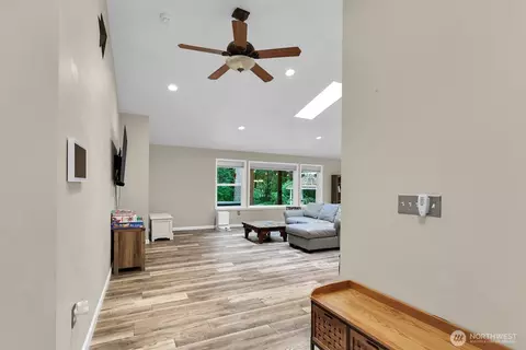 Entry Way - 19214 Patterson Rd E, Orting, WA 98360 photo 1 of 2