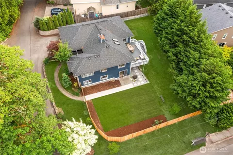 8227 NE 166th St, Kenmore, WA 98028