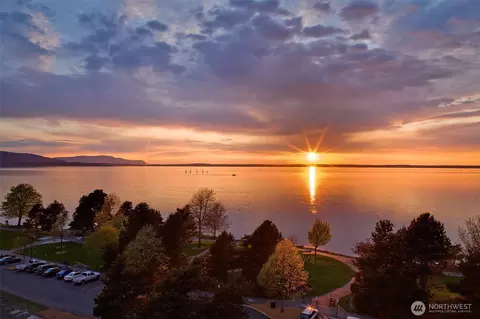 472 S State St #204, Bellingham, WA 98225