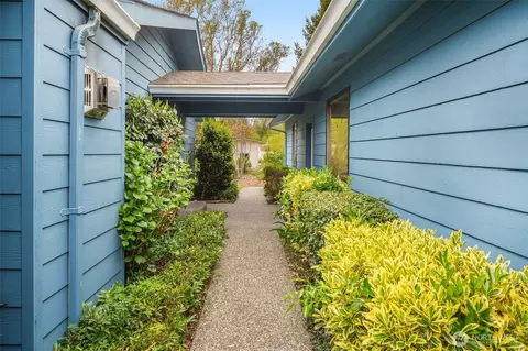 Exterior - 921 241st Pl SW, Bothell, WA 98021 photo 5 of 11