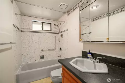 Bath - 921 241st Pl SW, Bothell, WA 98021 photo 2 of 2