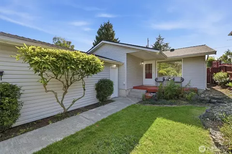 8425 18th Ave SW, Seattle, WA 98106