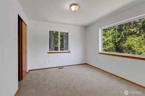 Bedroom - 41216 305 Ave SE, Enumclaw, WA 98022 photo 2 of 4