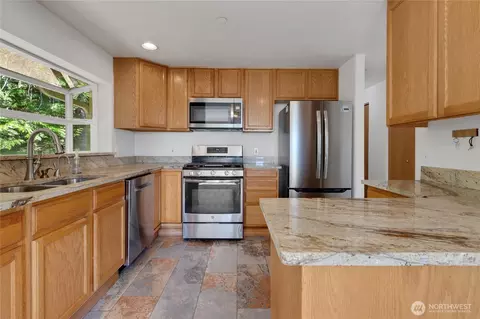 Kitchen - 41216 305 Ave SE, Enumclaw, WA 98022 photo 1 of 2