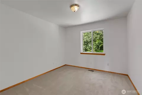 Bedroom - 41216 305 Ave SE, Enumclaw, WA 98022 photo 3 of 4