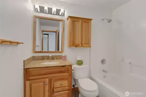 Bath - 41216 305 Ave SE, Enumclaw, WA 98022 photo 2 of 2
