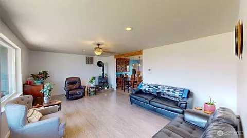1073 Old Hwy 97, Brewster, WA 98812