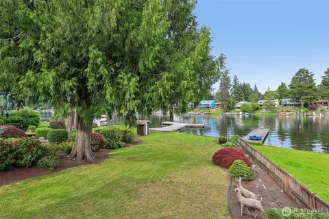 31430 W Lake Morton Dr SE, Kent, WA 98042