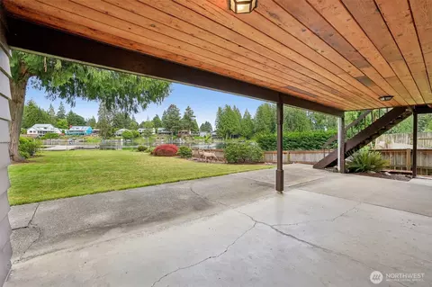 31430 W Lake Morton Dr SE, Kent, WA 98042