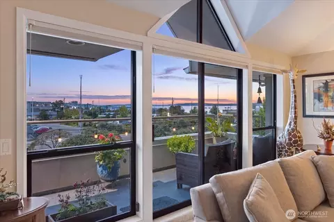 110 James St #302, Edmonds, WA 98020