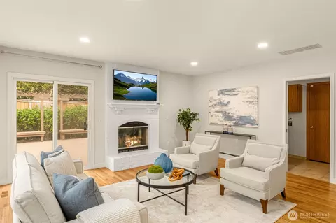 Living - 15409 101st Pl NE, Bothell, WA 98011 photo 4 of 7