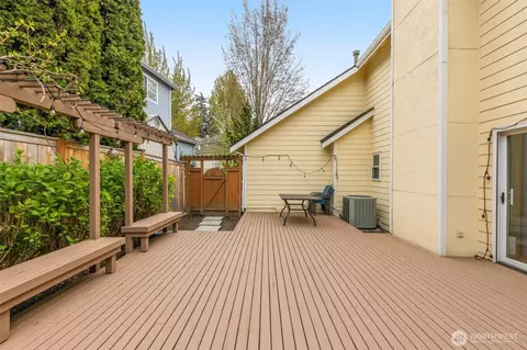 Exterior - 15409 101st Pl NE, Bothell, WA 98011 photo 3 of 5