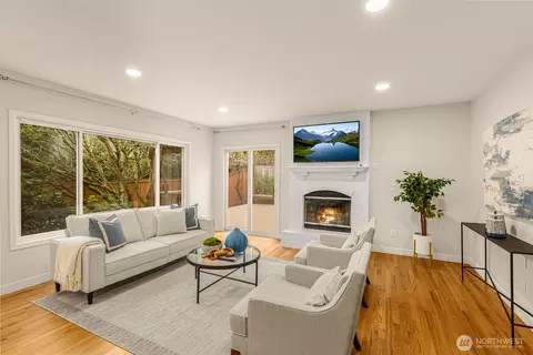 Living - 15409 101st Pl NE, Bothell, WA 98011 photo 5 of 7