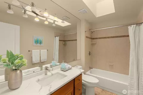 Bath - 15409 101st Pl NE, Bothell, WA 98011 photo 3 of 3
