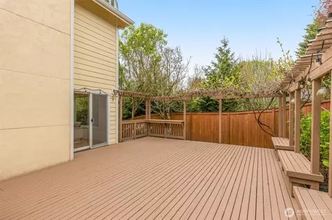 Exterior - 15409 101st Pl NE, Bothell, WA 98011 photo 2 of 5