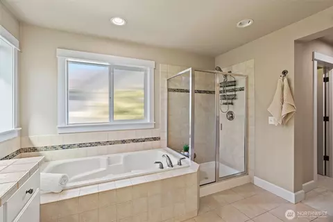 Bath - 23504 9th Ave SE, Bothell, WA 98021 photo 5 of 5