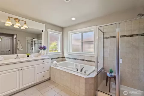 Bath - 23504 9th Ave SE, Bothell, WA 98021 photo 4 of 5