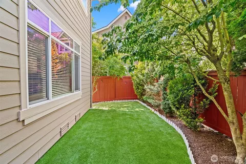 Exterior - 23504 9th Ave SE, Bothell, WA 98021 photo 6 of 10