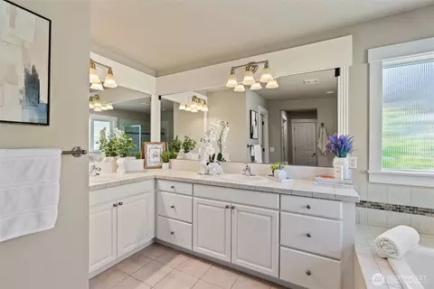 Bath - 23504 9th Ave SE, Bothell, WA 98021 photo 3 of 5