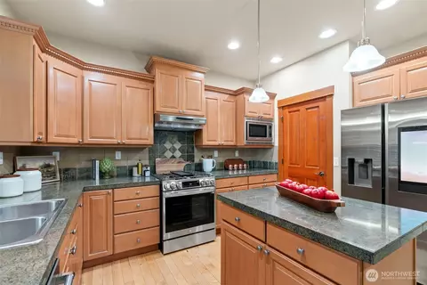 Kitchen - 23504 9th Ave SE, Bothell, WA 98021 photo 2 of 3